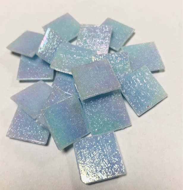 Pâte de verre Bleu clair nacré , 2 x 2 cm , par 100 g.