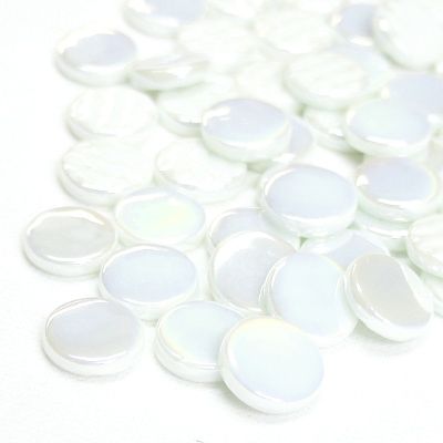 Pastille blanche irisée , 1.8 cm , par 100 g .